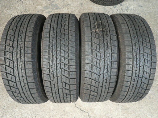 中古スタッドレスタイヤ215/60R16 95Q