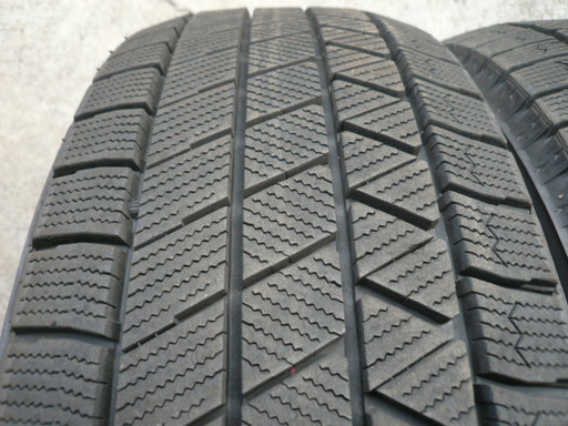 中古スタッドレスタイヤ215/60R17 96Q