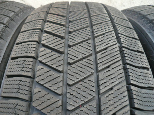 中古スタッドレスタイヤ215/60R17 96Q