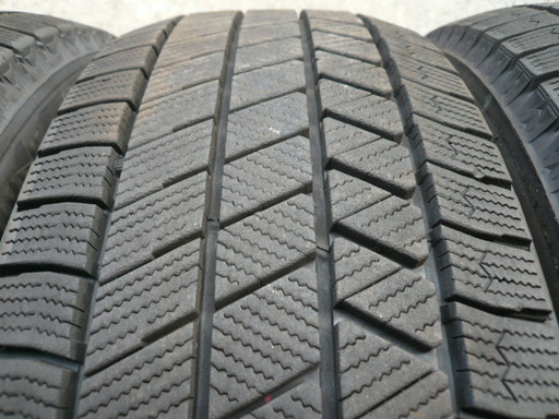 中古スタッドレスタイヤ215/60R17 96Q