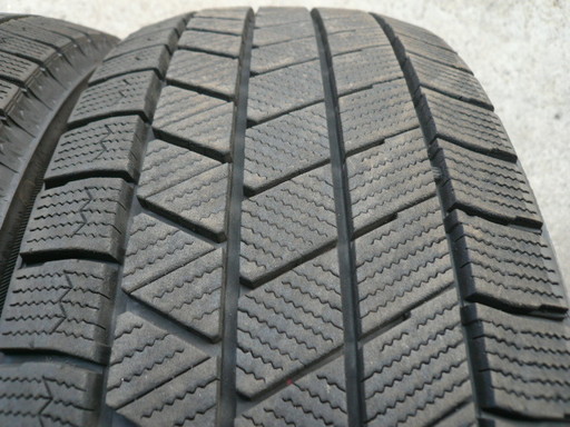 中古スタッドレスタイヤ215/60R17 96Q