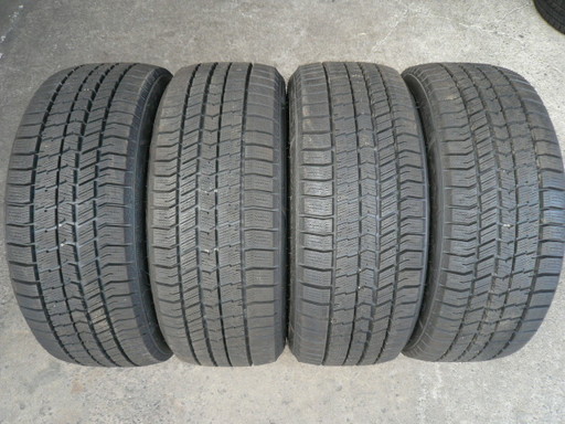 中古スタッドレスタイヤ215/45R18 89Q