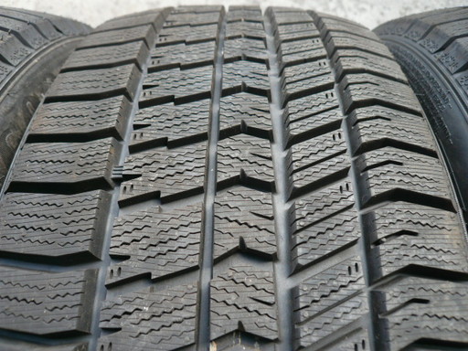 中古スタッドレスタイヤ215/45R18 89Q