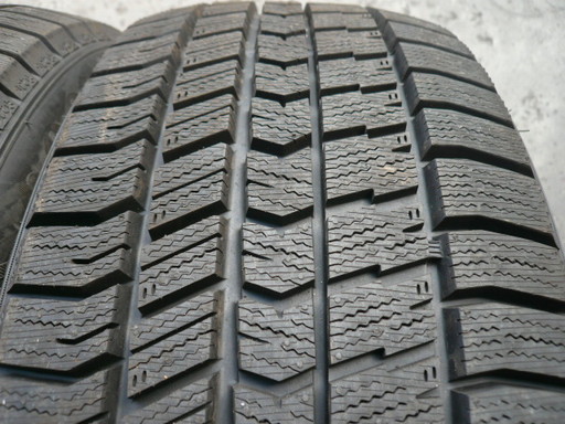 中古スタッドレスタイヤ215/45R18 89Q