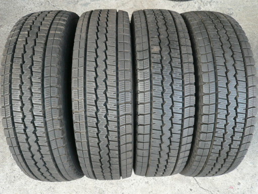 中古スタッドレスタイヤ195/80R15 107/105L