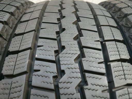 中古スタッドレスタイヤ195/80R15 107/105L