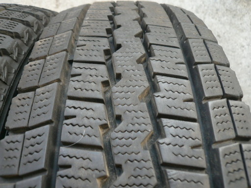 中古スタッドレスタイヤ195/80R15 107/105L