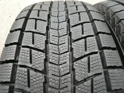 中古スタッドレスタイヤ215/70R16 100Q