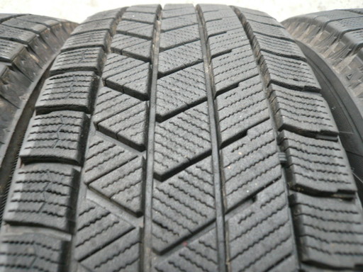 中古スタッドレスタイヤ175/65R15 84Q