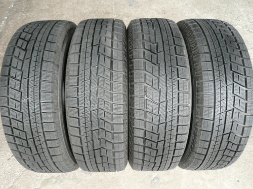 中古スタッドレスタイヤ215/65R16 98Q