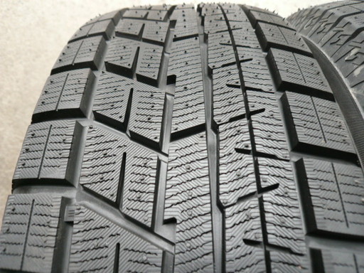 中古スタッドレスタイヤ215/65R16 98Q