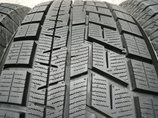 中古スタッドレスタイヤ215/65R16 98Q