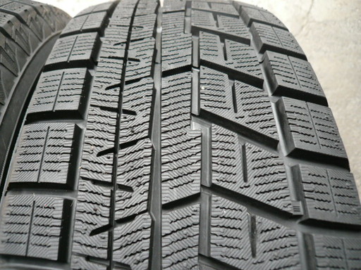 中古スタッドレスタイヤ215/65R16 98Q