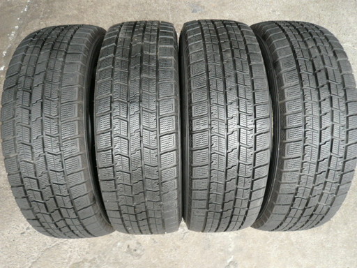 中古スタッドレスタイヤ215/60R17 96Q