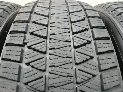 中古スタッドレスタイヤ225/60R17 99Q