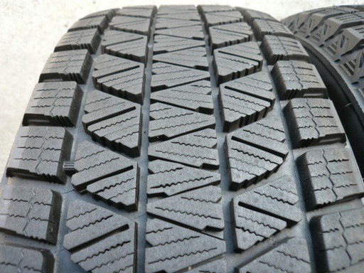 中古スタッドレスタイヤ225/65R17 102Q