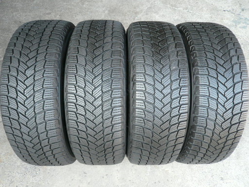 中古スタッドレスタイヤ225/55R17 101H