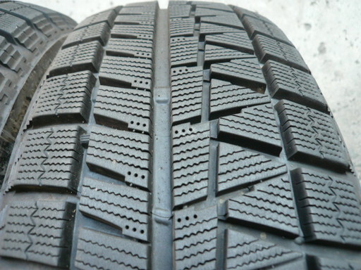 中古スタッドレスタイヤ205/60R16 92Q