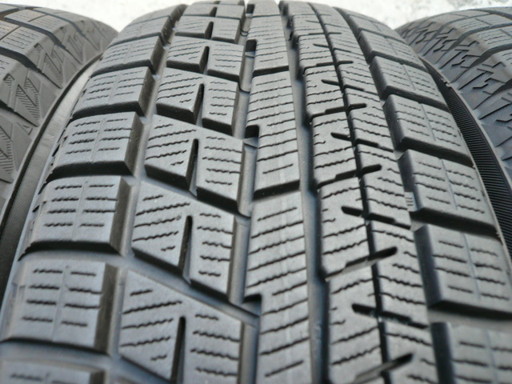 中古スタッドレスタイヤ175/65R14 82Q