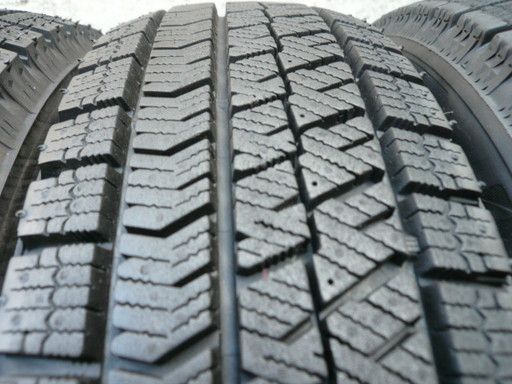 中古スタッドレスタイヤ155/65R14 75Q