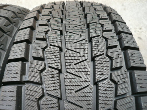 中古スタッドレスタイヤ225/60R17 99Q