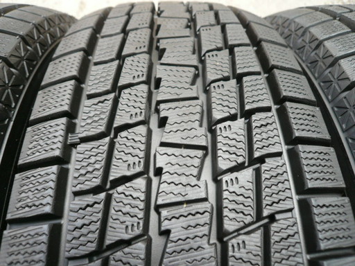 中古スタッドレスタイヤ215/70R16 100Q