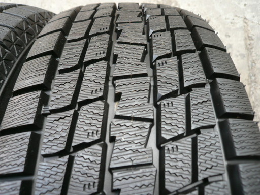 中古スタッドレスタイヤ215/70R16 100Q