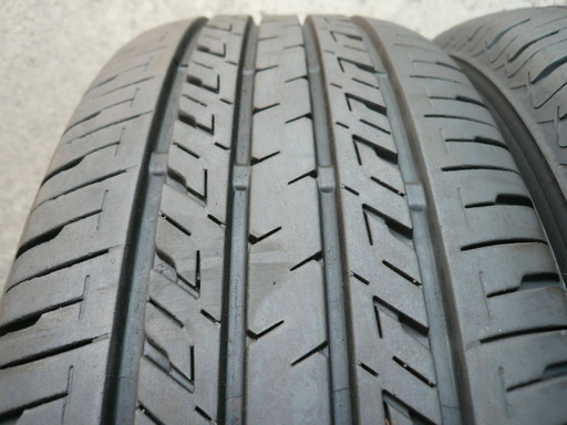 中古タイヤ215/60R17 96H