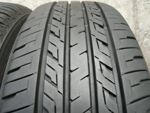 中古タイヤ215/60R17 96H