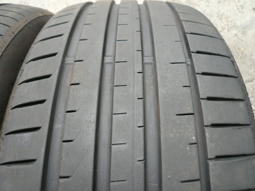 中古タイヤ245/45R19 102Y