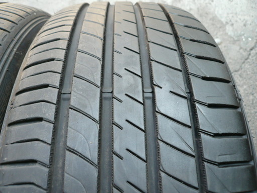 中古タイヤ215/45R18 93W