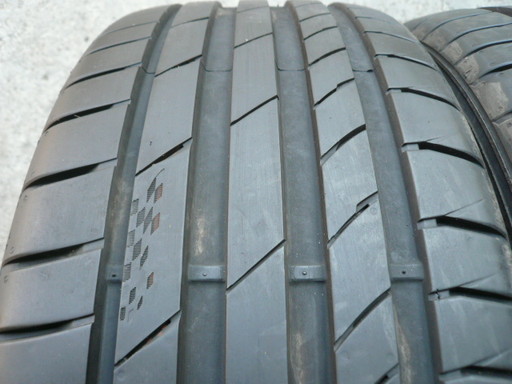 中古タイヤ225/45R18 95Y