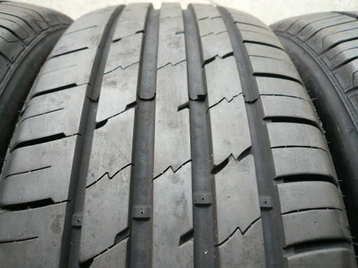 中古タイヤ225/60R18 100V